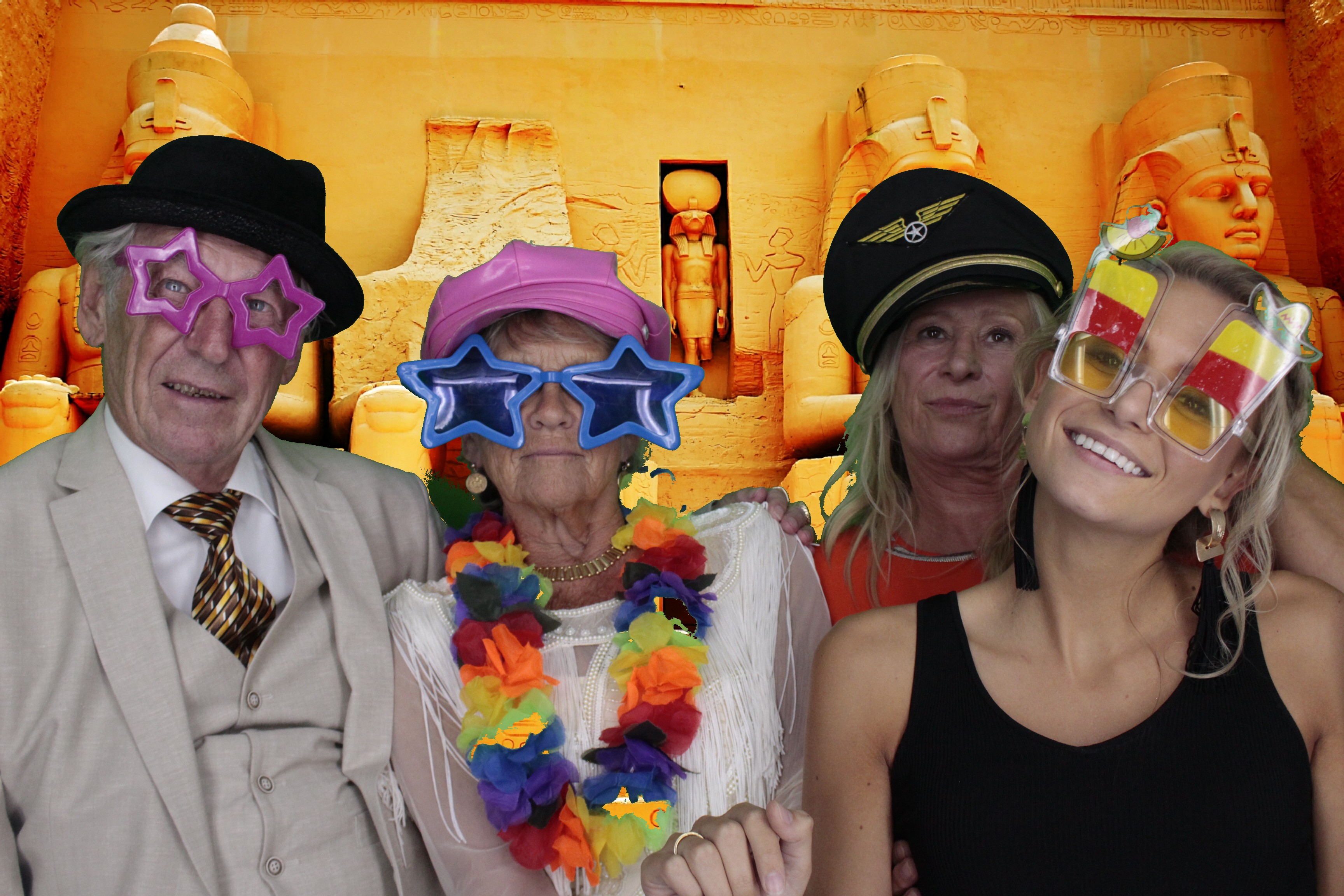 Mr & Mrs Bowles | View more photos from the event at gallery.myphotoboothexperience.co.uk/u/MyPhotoBoothExperienceLtd/Mr-Mrs-Bowles